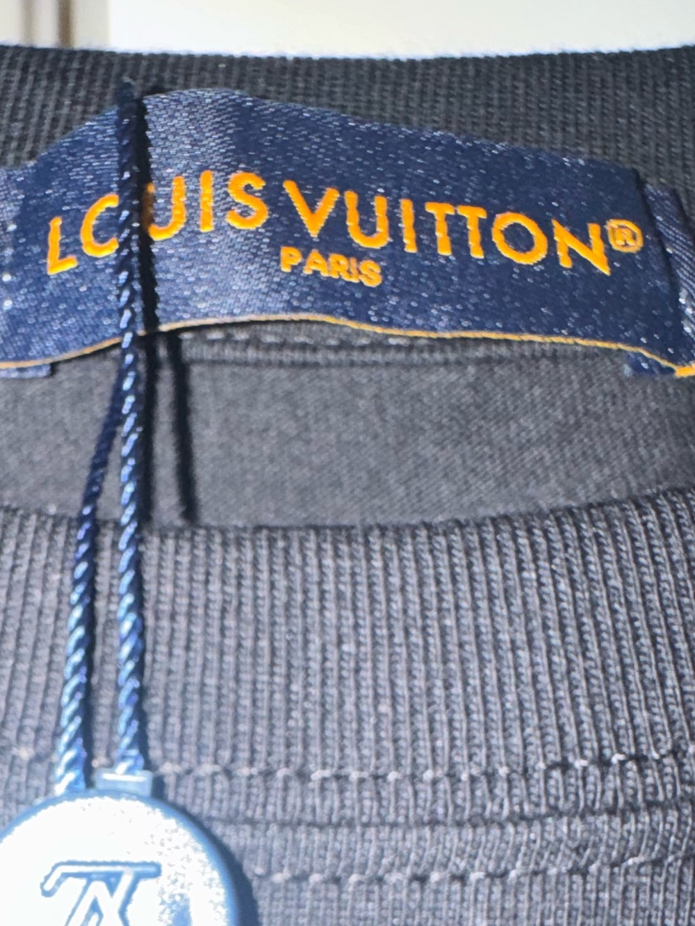 Louis Vuitton Black Tee with White LV Logo Mens shirt - Picture 5 of 6